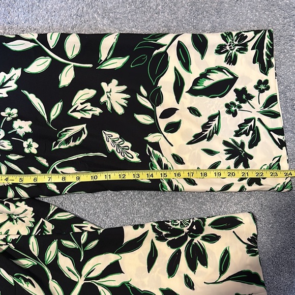 Women’s  flower and leaf flowy summer pants - Picture 7 of 7